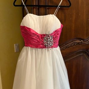 Narianna - Pink & white dress size small